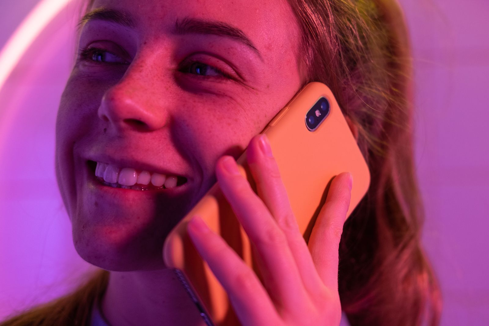 AI Sexting Apps vs Dating Apps: Why Users Are Switching