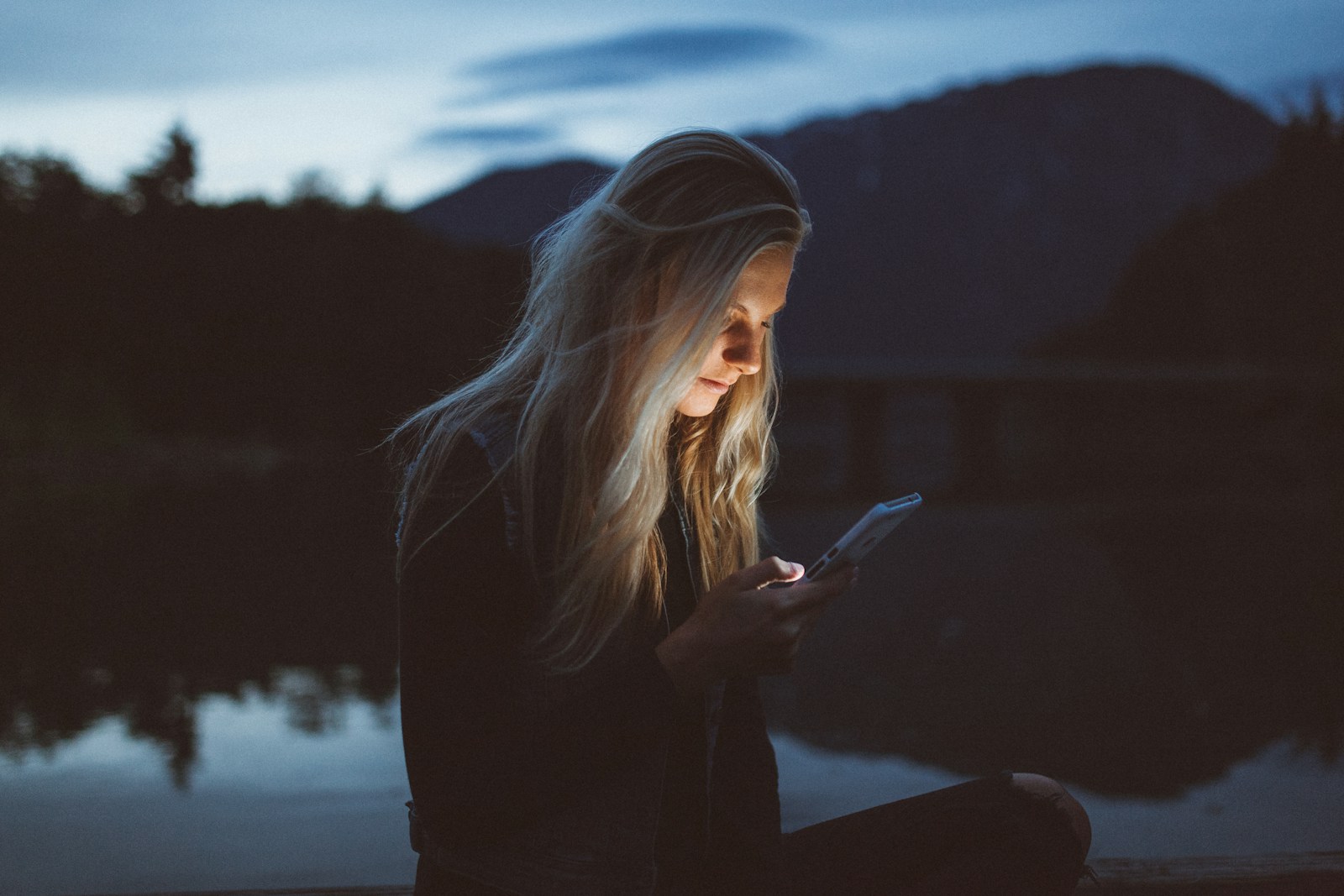 Best AI Girlfriend Apps That Text You First in 2026